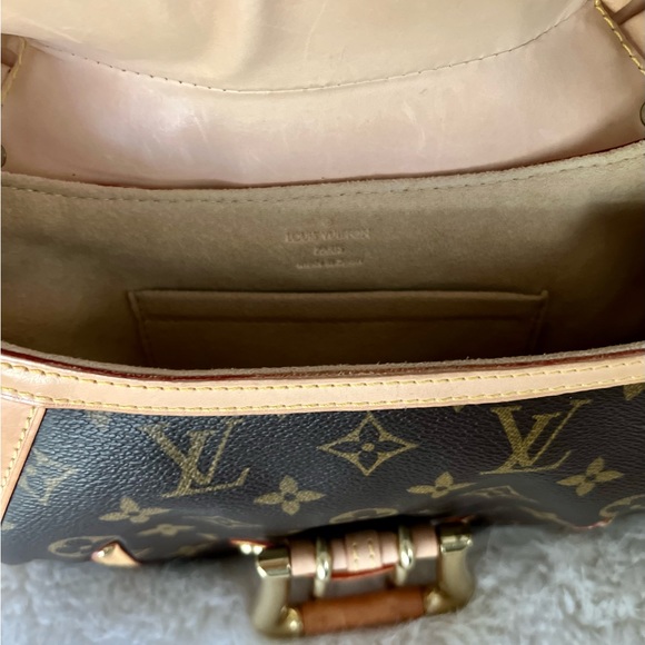 Louis Vuitton Leonor Hobo Handbag - Picture 7 of 8